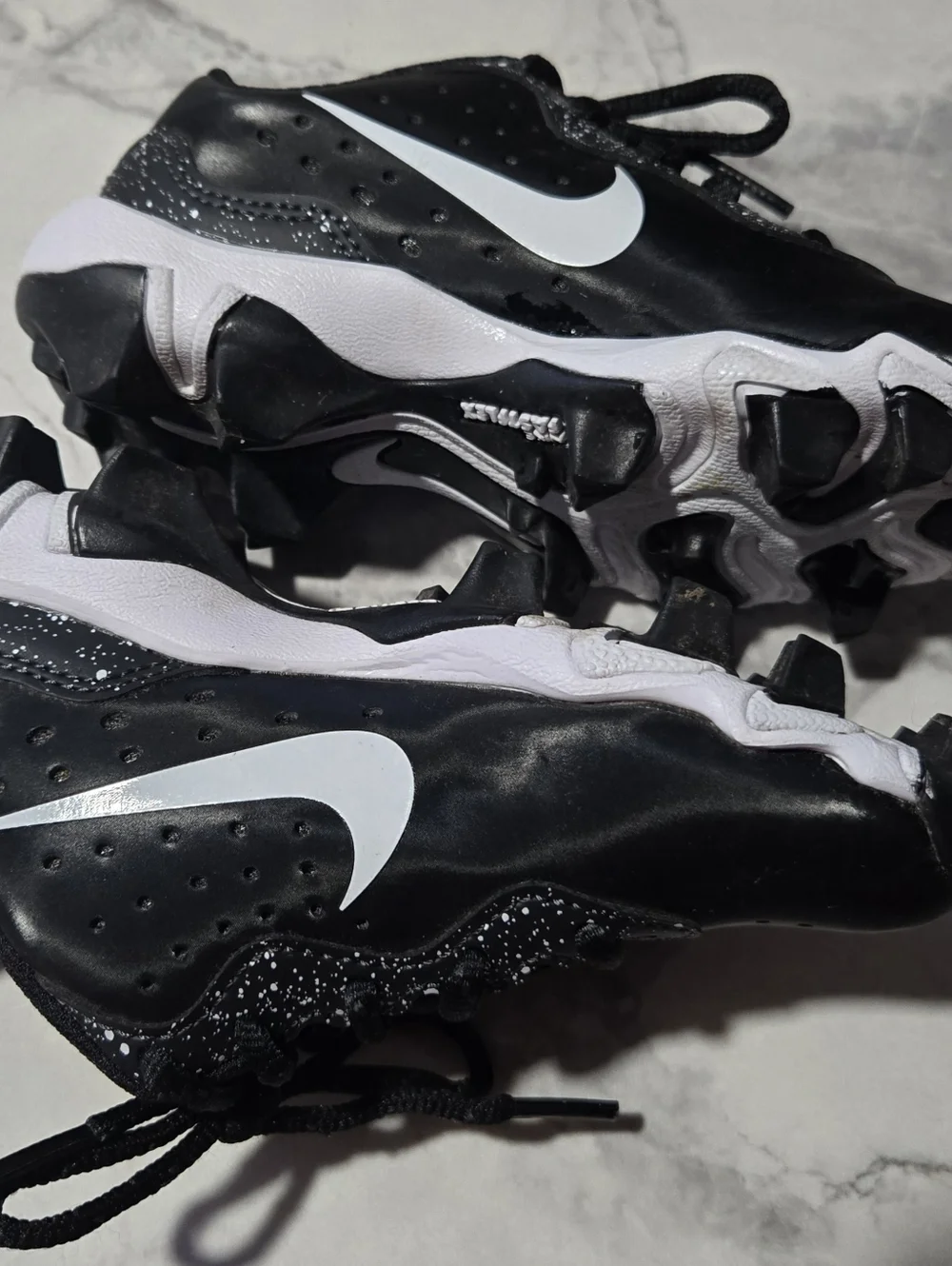 Black Kids NIKE baseball Cleats - Picture 2 of 9